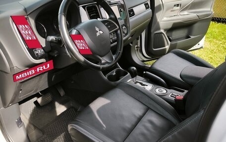 Mitsubishi Outlander III рестайлинг 3, 2014 год, 1 450 000 рублей, 11 фотография