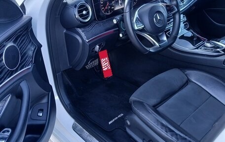 Mercedes-Benz E-Класс, 2016 год, 2 370 000 рублей, 21 фотография