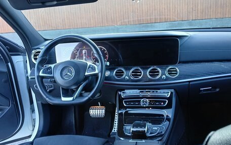 Mercedes-Benz E-Класс, 2016 год, 2 370 000 рублей, 27 фотография