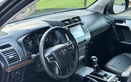 Toyota Land Cruiser Prado 150 рестайлинг 2, 2018 год, 5 970 000 рублей, 16 фотография