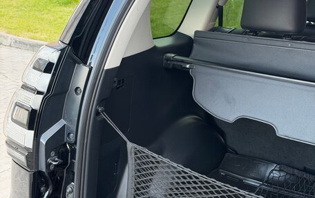 Toyota Land Cruiser Prado 150 рестайлинг 2, 2018 год, 5 970 000 рублей, 37 фотография