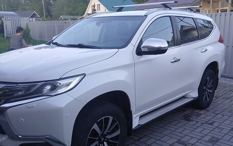Mitsubishi Pajero Sport III рестайлинг, 2017 год, 2 400 000 рублей, 4 фотография