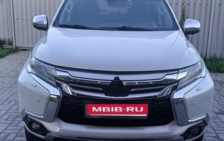 Mitsubishi Pajero Sport III рестайлинг, 2017 год, 2 400 000 рублей, 2 фотография