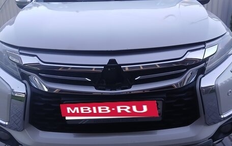Mitsubishi Pajero Sport III рестайлинг, 2017 год, 2 400 000 рублей, 3 фотография