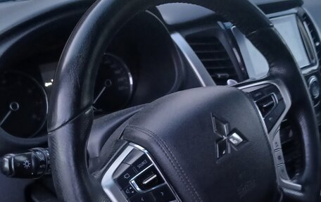 Mitsubishi Pajero Sport III рестайлинг, 2017 год, 2 400 000 рублей, 17 фотография