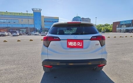 Honda Vezel, 2018 год, 2 000 000 рублей, 3 фотография