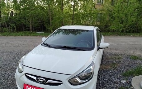 Hyundai Solaris II рестайлинг, 2013 год, 700 000 рублей, 3 фотография