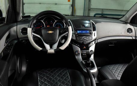 Chevrolet Cruze II, 2013 год, 909 000 рублей, 6 фотография