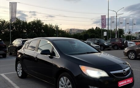 Opel Astra J, 2010 год, 690 000 рублей, 1 фотография