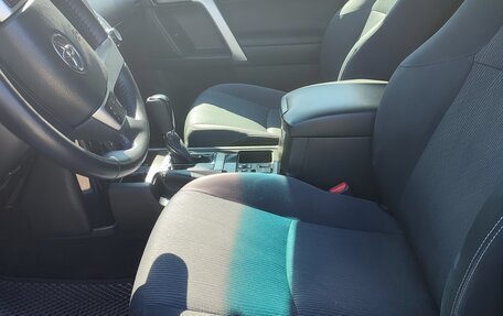 Toyota Land Cruiser Prado 150 рестайлинг 2, 2016 год, 3 350 000 рублей, 7 фотография