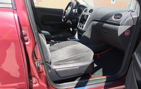 Ford Focus II рестайлинг, 2005 год, 399 000 рублей, 18 фотография