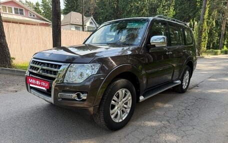 Mitsubishi Pajero IV, 2017 год, 2 400 000 рублей, 3 фотография