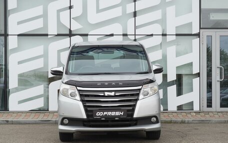 Toyota Noah III, 2014 год, 1 950 000 рублей, 2 фотография