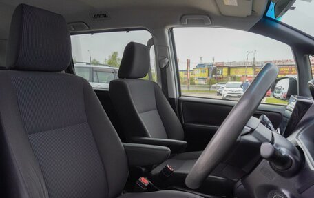 Toyota Noah III, 2014 год, 1 950 000 рублей, 10 фотография