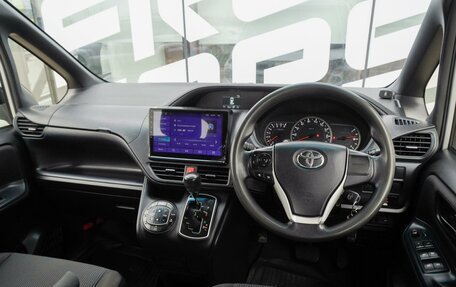 Toyota Noah III, 2014 год, 1 950 000 рублей, 8 фотография