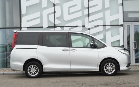 Toyota Noah III, 2014 год, 1 950 000 рублей, 5 фотография