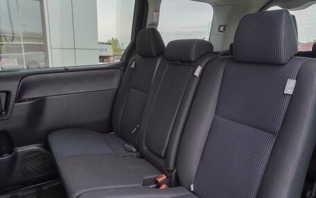 Toyota Noah III, 2014 год, 1 950 000 рублей, 12 фотография