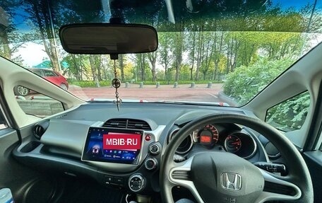 Honda Fit III, 2011 год, 1 055 000 рублей, 18 фотография