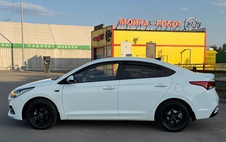 Hyundai Solaris II рестайлинг, 2017 год, 1 000 000 рублей, 3 фотография