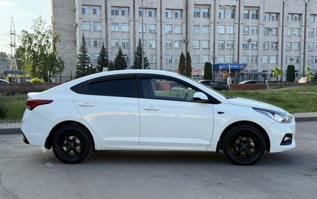 Hyundai Solaris II рестайлинг, 2017 год, 1 000 000 рублей, 2 фотография