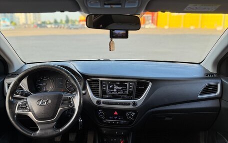 Hyundai Solaris II рестайлинг, 2017 год, 1 000 000 рублей, 16 фотография