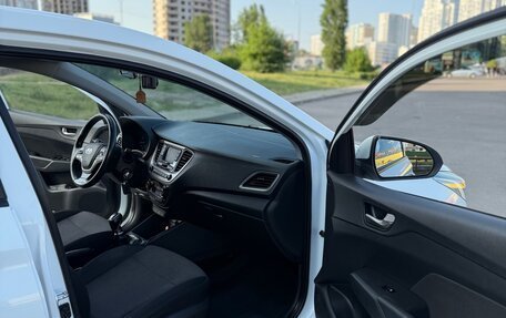 Hyundai Solaris II рестайлинг, 2017 год, 1 000 000 рублей, 14 фотография