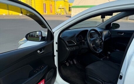Hyundai Solaris II рестайлинг, 2017 год, 1 000 000 рублей, 12 фотография