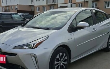 Toyota Prius IV XW50, 2021 год, 2 450 000 рублей, 3 фотография