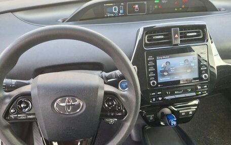 Toyota Prius IV XW50, 2021 год, 2 450 000 рублей, 6 фотография
