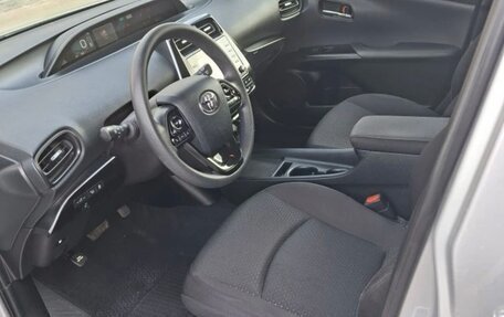 Toyota Prius IV XW50, 2021 год, 2 450 000 рублей, 9 фотография