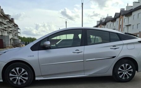 Toyota Prius IV XW50, 2021 год, 2 450 000 рублей, 7 фотография