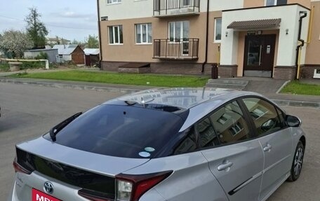 Toyota Prius IV XW50, 2021 год, 2 450 000 рублей, 5 фотография