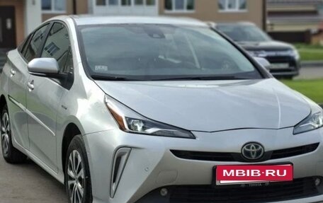 Toyota Prius IV XW50, 2021 год, 2 450 000 рублей, 4 фотография