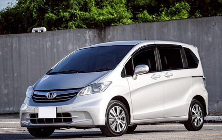 Honda Freed I, 2015 год, 902 000 рублей, 4 фотография