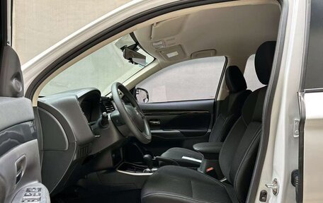 Mitsubishi Outlander III рестайлинг 3, 2022 год, 1 790 000 рублей, 5 фотография