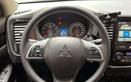 Mitsubishi Outlander III рестайлинг 3, 2022 год, 1 790 000 рублей, 6 фотография