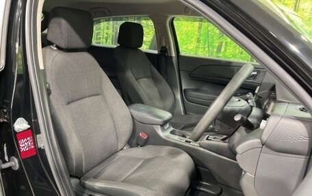 Honda Vezel, 2023 год, 1 750 000 рублей, 12 фотография