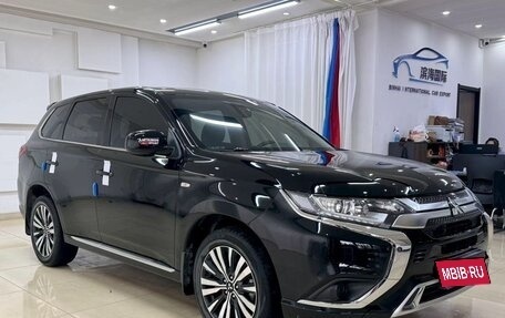 Mitsubishi Outlander III рестайлинг 3, 2022 год, 1 790 000 рублей, 1 фотография