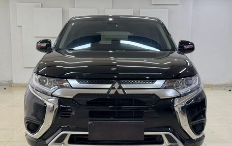 Mitsubishi Outlander III рестайлинг 3, 2022 год, 1 790 000 рублей, 2 фотография