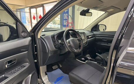 Mitsubishi Outlander III рестайлинг 3, 2022 год, 1 790 000 рублей, 6 фотография