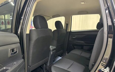 Mitsubishi Outlander III рестайлинг 3, 2022 год, 1 790 000 рублей, 8 фотография