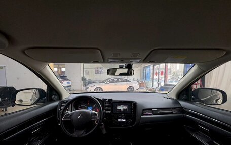 Mitsubishi Outlander III рестайлинг 3, 2022 год, 1 790 000 рублей, 7 фотография