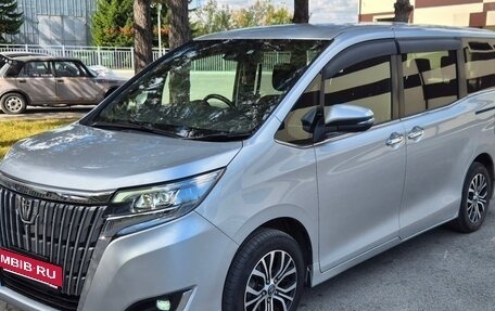 Toyota Esquire I, 2018 год, 1 890 000 рублей, 2 фотография
