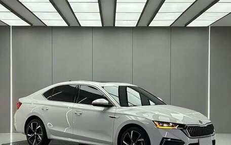 Skoda Octavia IV, 2022 год, 2 100 000 рублей, 1 фотография