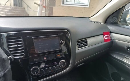 Mitsubishi Outlander III рестайлинг 3, 2014 год, 1 550 000 рублей, 5 фотография