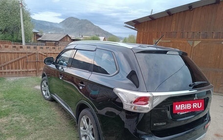 Mitsubishi Outlander III рестайлинг 3, 2014 год, 1 550 000 рублей, 7 фотография