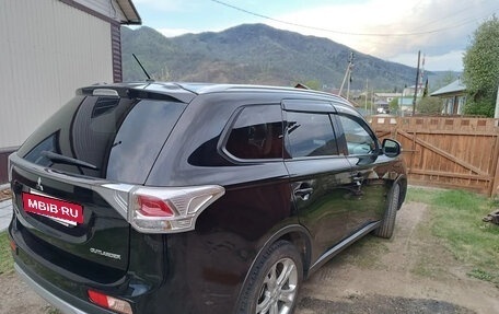 Mitsubishi Outlander III рестайлинг 3, 2014 год, 1 550 000 рублей, 8 фотография