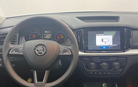 Skoda Kamiq I, 2023 год, 1 800 000 рублей, 13 фотография