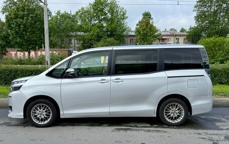 Toyota Voxy III, 2016 год, 1 950 000 рублей, 4 фотография