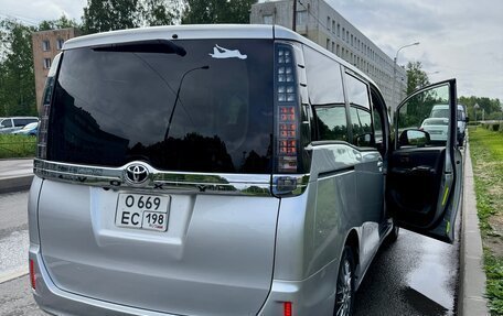 Toyota Voxy III, 2016 год, 1 950 000 рублей, 3 фотография